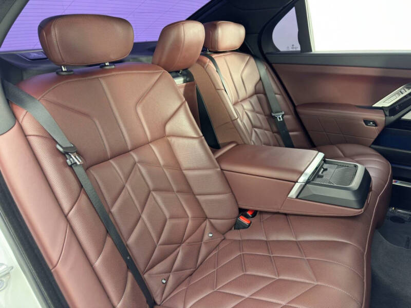 2023 BMW 7 Series 740i