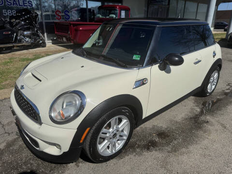 2013 MINI Hardtop for sale at Carz Unlimited in Richmond VA