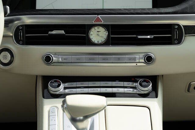 2022 Genesis G90