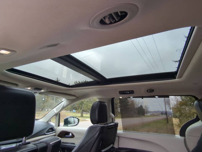 2023 Chrysler Pacifica Plug-In Hybrid Limited