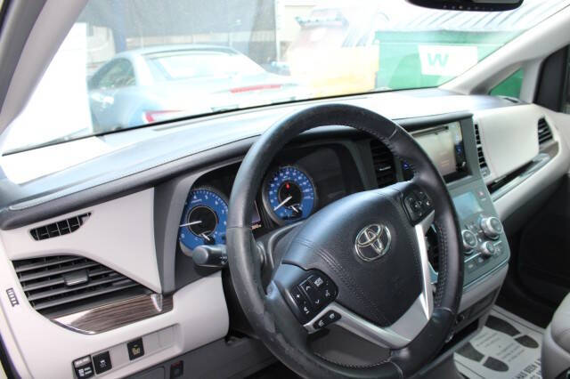 2015 Toyota Sienna