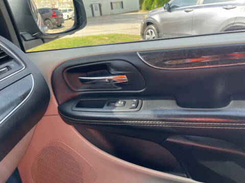 2016 Chrysler Town and Country Touring