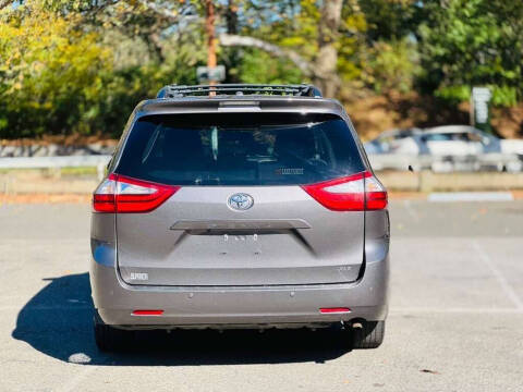 2016 Toyota Sienna XLE 8-Passenger