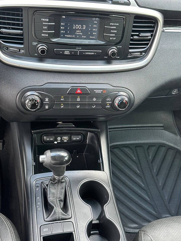 2016 Kia Sorento LX