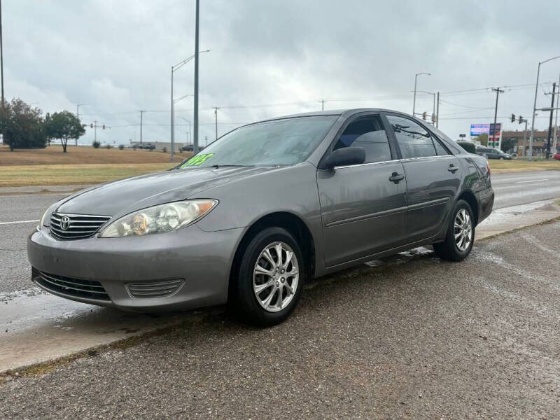 2005 Toyota Camry LE's photo