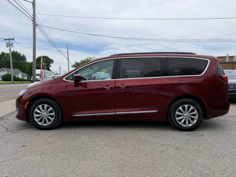 2017 Chrysler Pacifica Touring-L