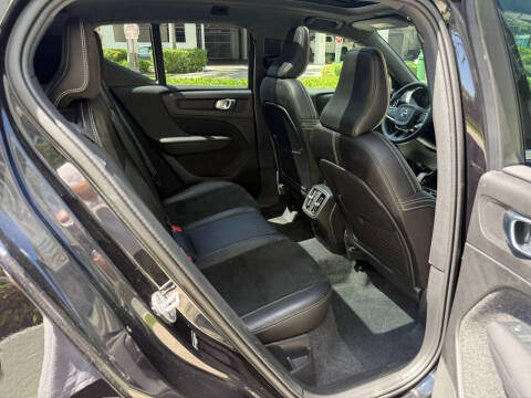 2025 Volvo XC40 B5 Core Bright Theme