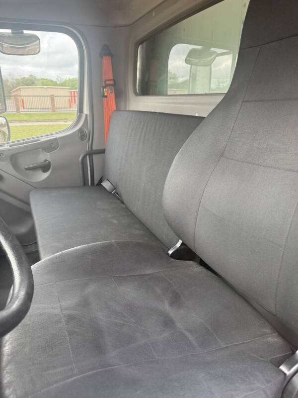 2019 Freightliner M2 106
