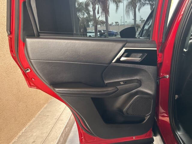 2023 Mitsubishi Outlander PHEV SE