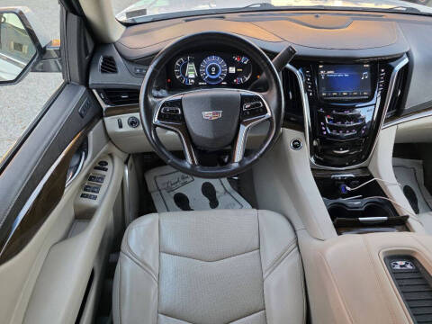 2018 Cadillac Escalade Luxury