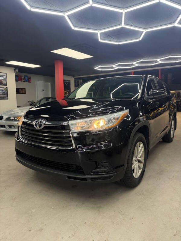 2016 Toyota Highlander LE's photo