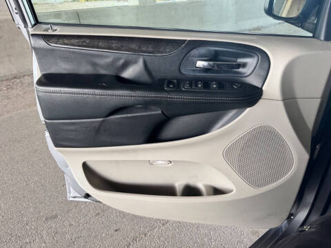 2016 Chrysler Town and Country Touring