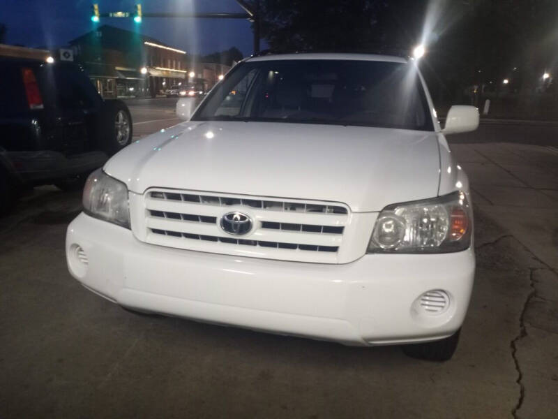 2006 Toyota Highlander for sale at ROBINSON AUTO BROKERS in Dallas NC