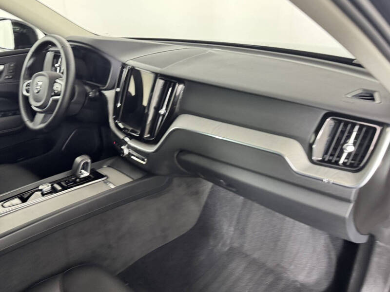 2025 Volvo XC60 B5 Plus Dark Theme