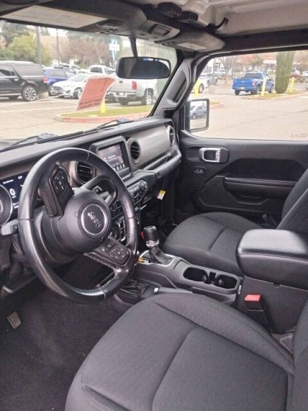 2021 Jeep Gladiator Sport