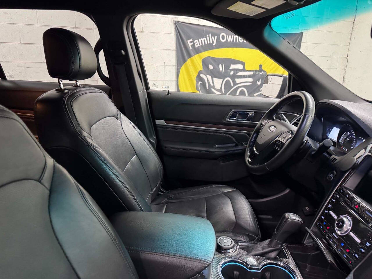 2017 Ford Explorer 25