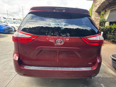 2015 Toyota Sienna LE 7-Passenger Auto Access Seat