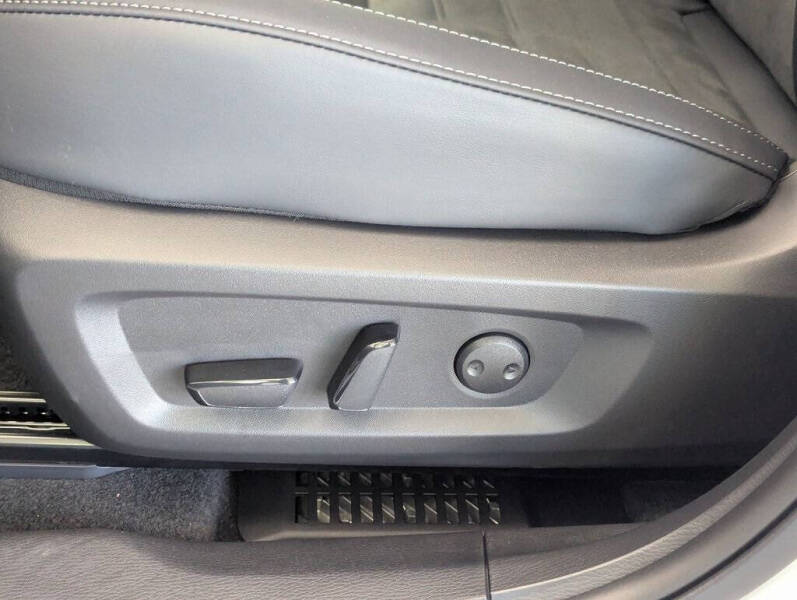 2025 Mitsubishi Outlander PHEV SE