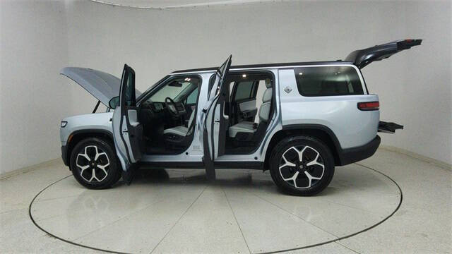 2023 Rivian R1S Adventure