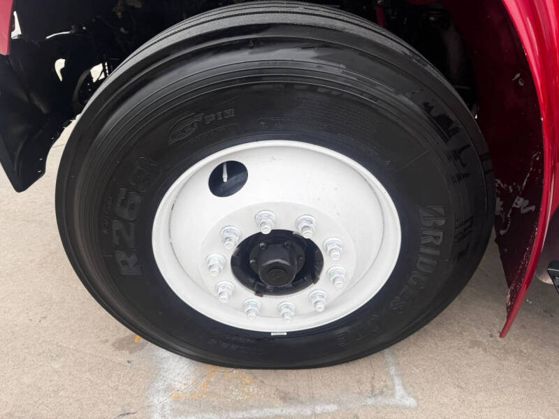 2019 Freightliner M2 106