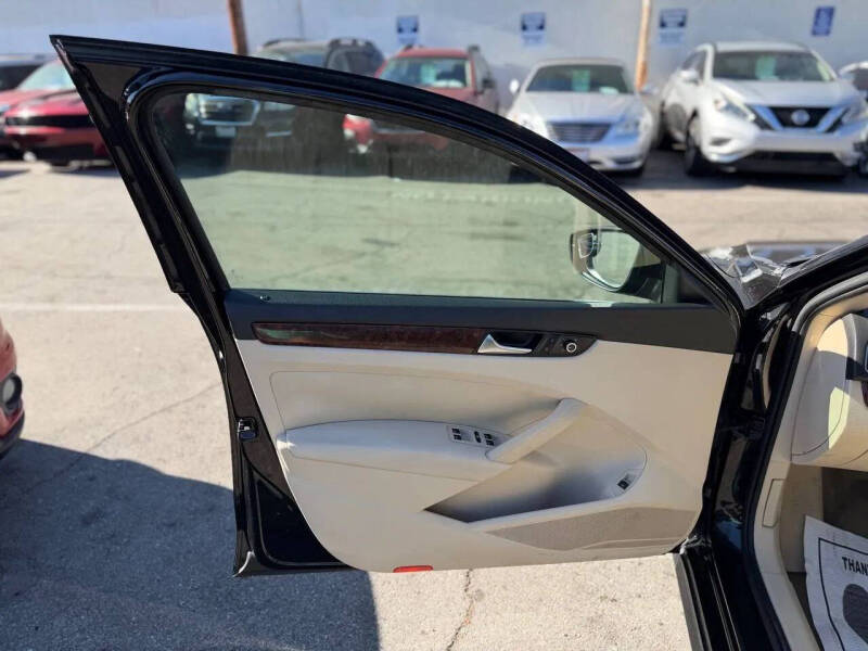 2012 Volkswagen Passat SEL Premium PZEV