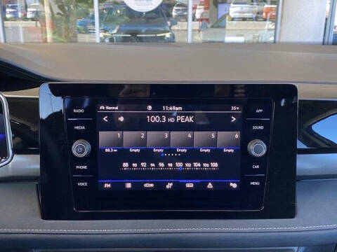 2025 Volkswagen Taos SE Black 4Motion