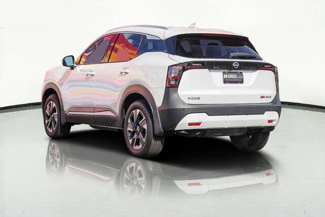 2025 Nissan Kicks SR