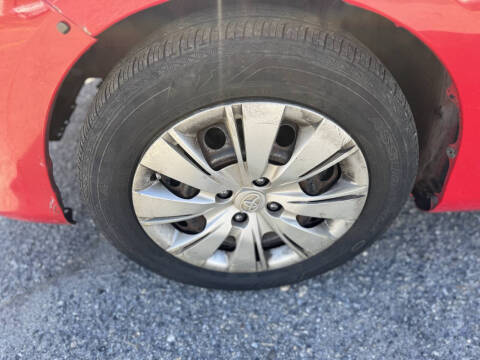 2014 Toyota Yaris 5-Door LE