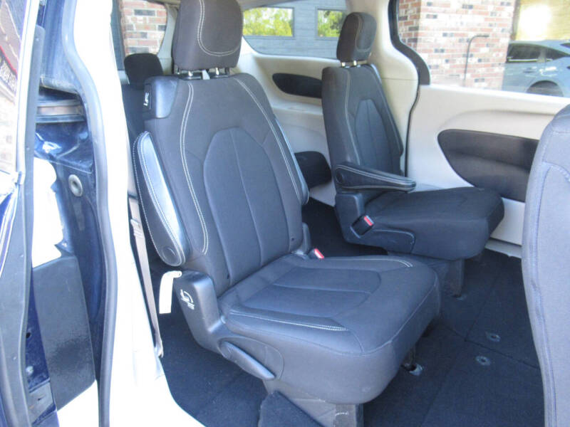 2020 Chrysler Voyager LX