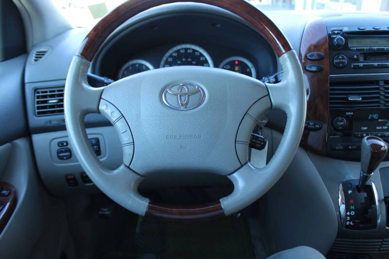 2004 Toyota Sienna XLE Limited 7 Passenger
