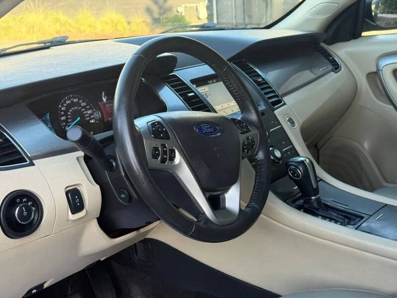 2017 Ford Taurus SEL