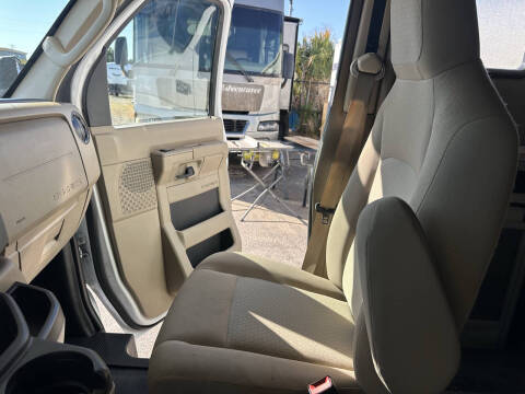 2019 Winnebago Outlook