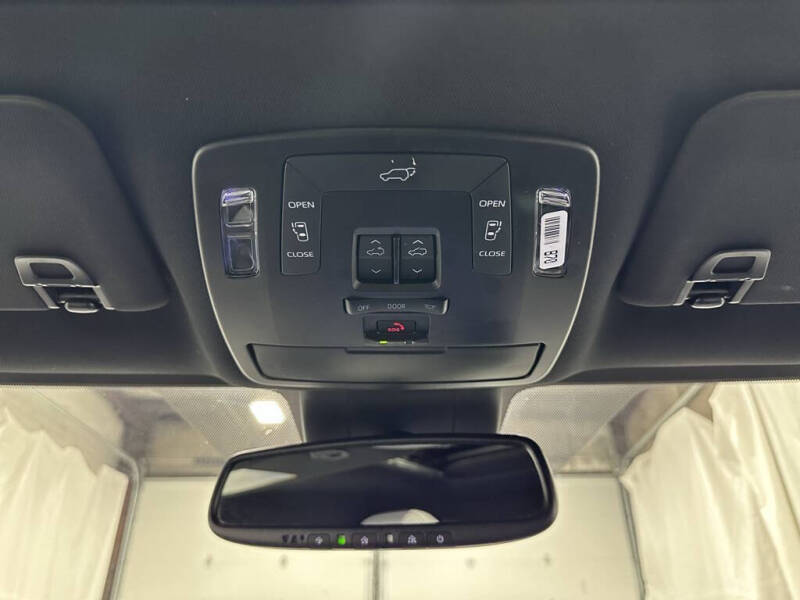 2025 Toyota Sienna XSE 7-Passenger