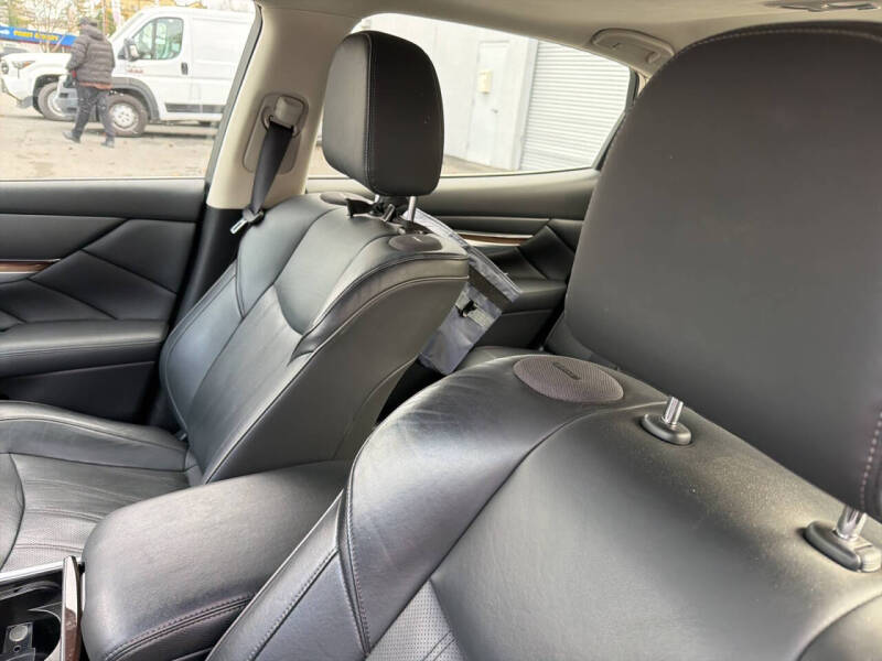 2017 Infiniti Q70L 3.7