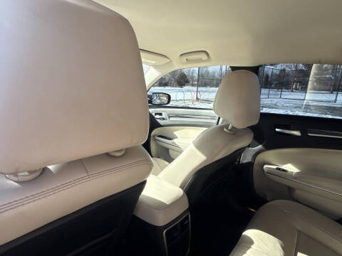 2015 Chrysler 300 Limited