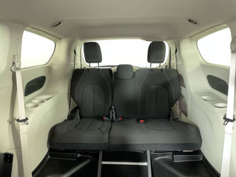 2024 Chrysler Voyager LX