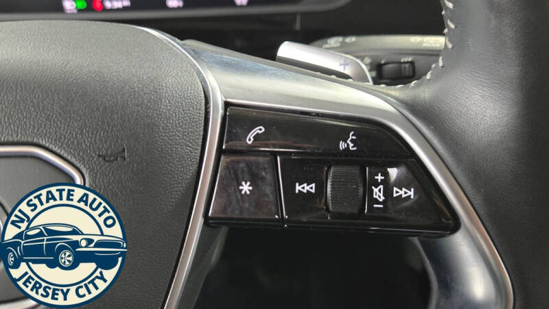 2021 Audi e-tron quattro Premium Plus