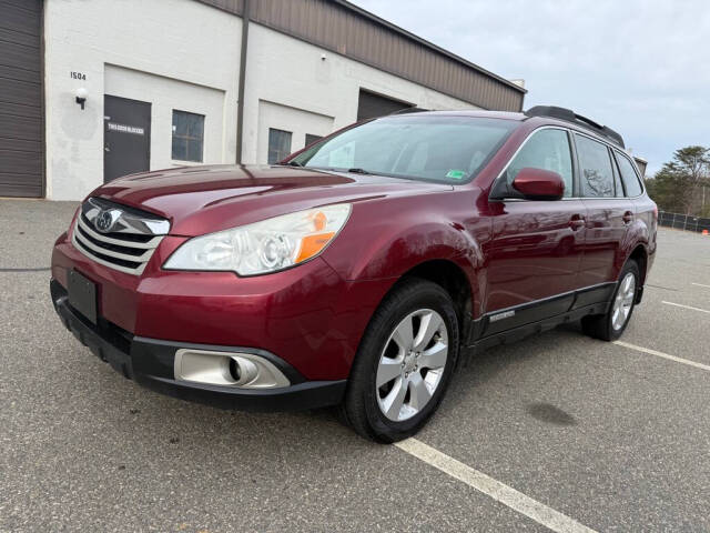 2012 Subaru Outback Premium's photo