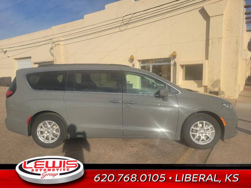 Used 2022 Chrysler Pacifica Touring L with VIN 2C4RC1BG9NR132220 for sale in Liberal, KS