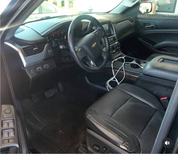 Image 2 of 2017 Chevrolet Suburban LS