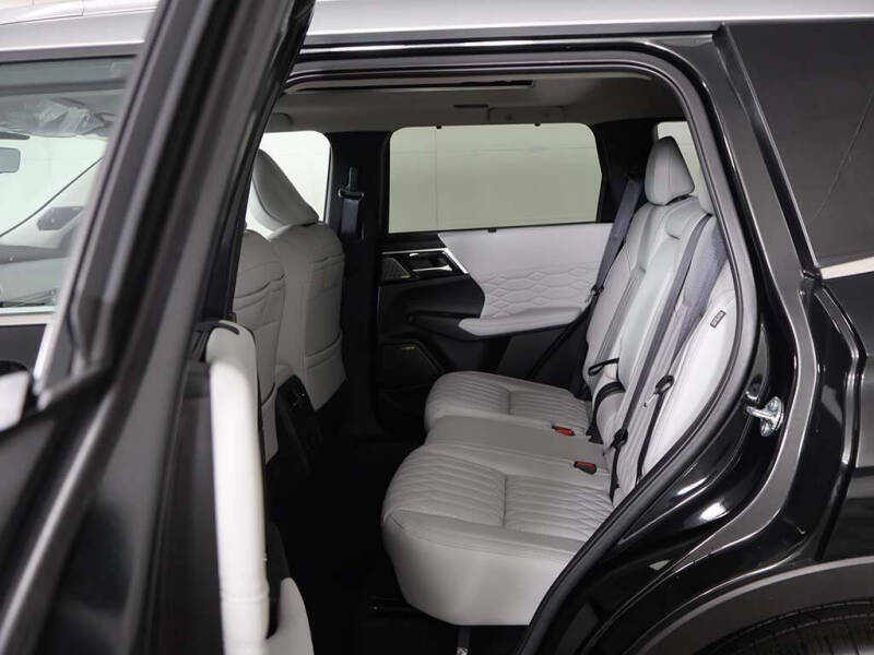 2025 Mitsubishi Outlander SEL Platinum Edition