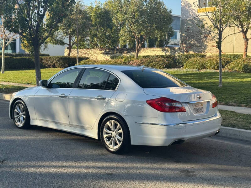 2013 Hyundai Genesis 3.8 photo 7