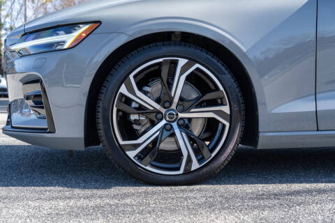 2024 Volvo S60 B5 Core Dark Theme