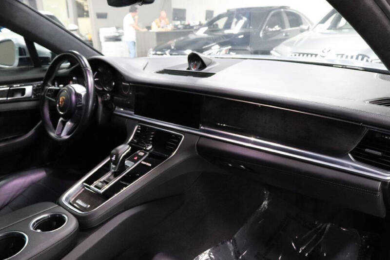 2017 Porsche Panamera Turbo