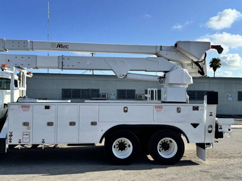 2017 Freightliner M2 106