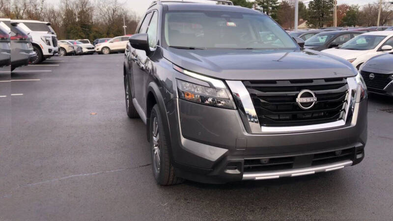 2025 Nissan Pathfinder SL