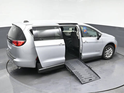 2024 Chrysler Voyager LX