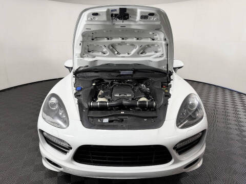2013 Porsche Cayenne GTS