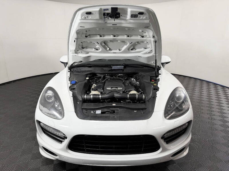 2013 Porsche Cayenne GTS