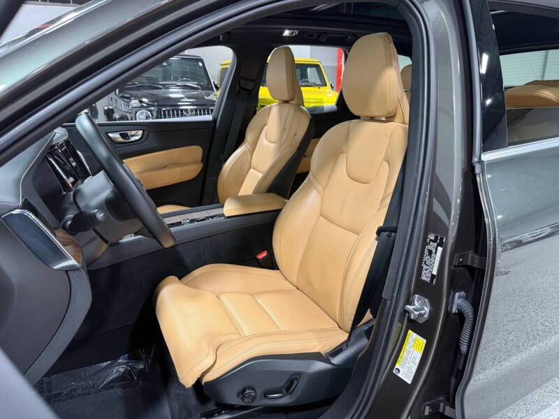 2021 Volvo XC60 Recharge T8 Inscription